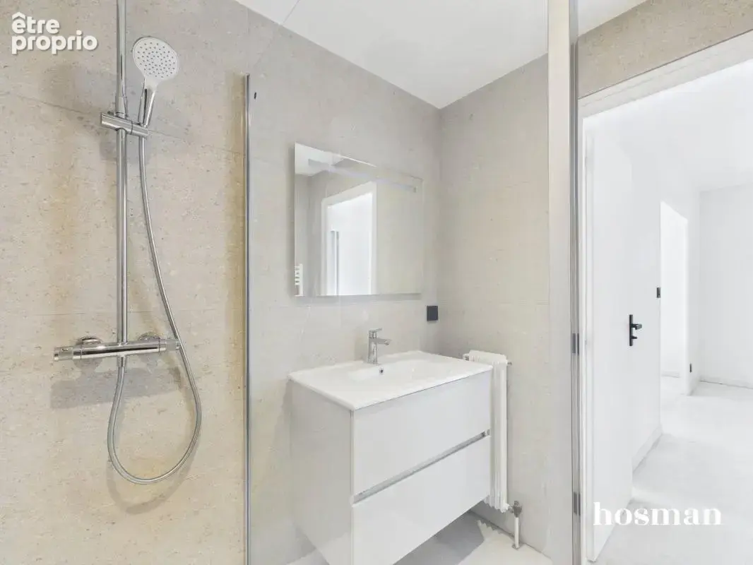 Appartement 3 pièces de 77 m² -entièrement rénové et climatisé- deux balcons- Avenue Victor Hugo, Tassin-la-Demi-Lune - photo 12