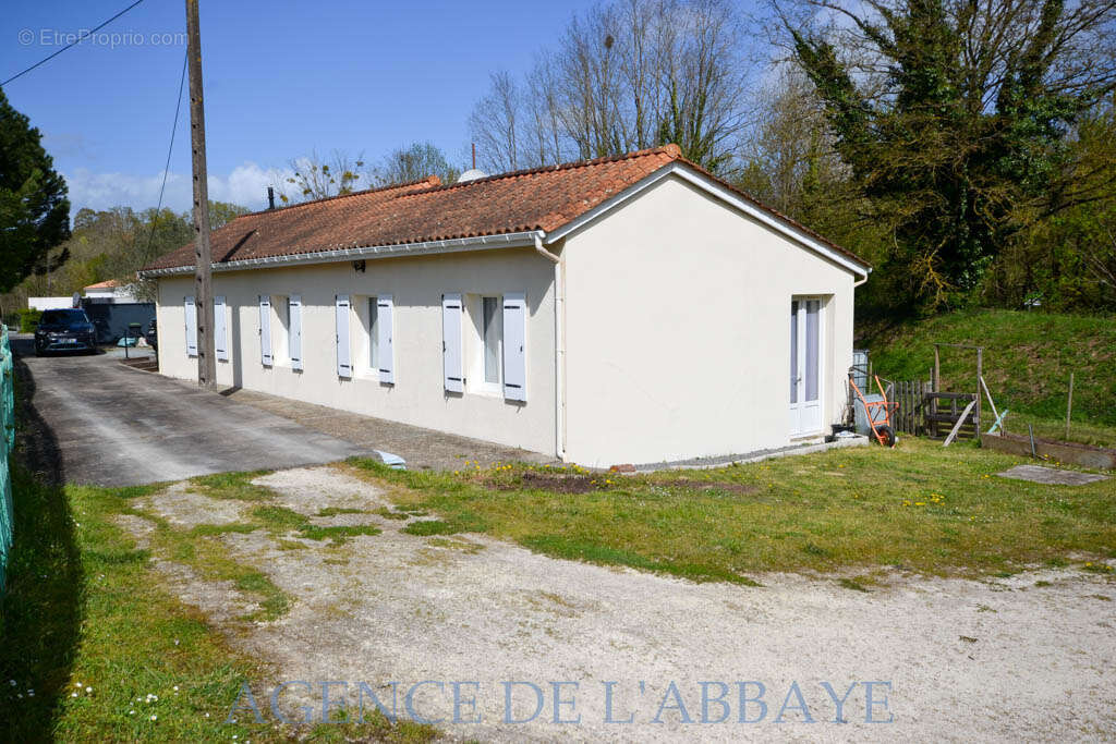 Maison à SAINTES