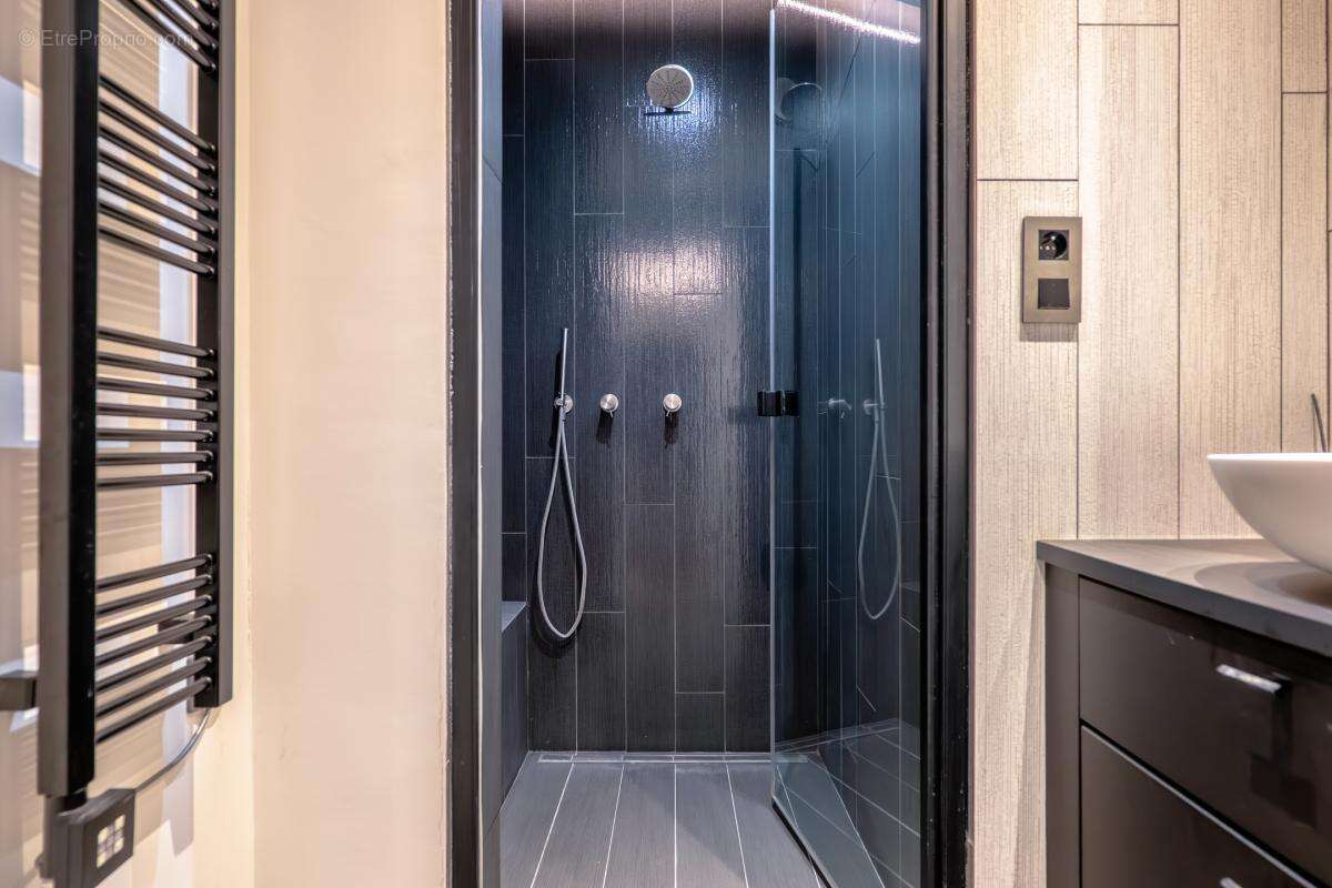 Appartement à PARIS-1E