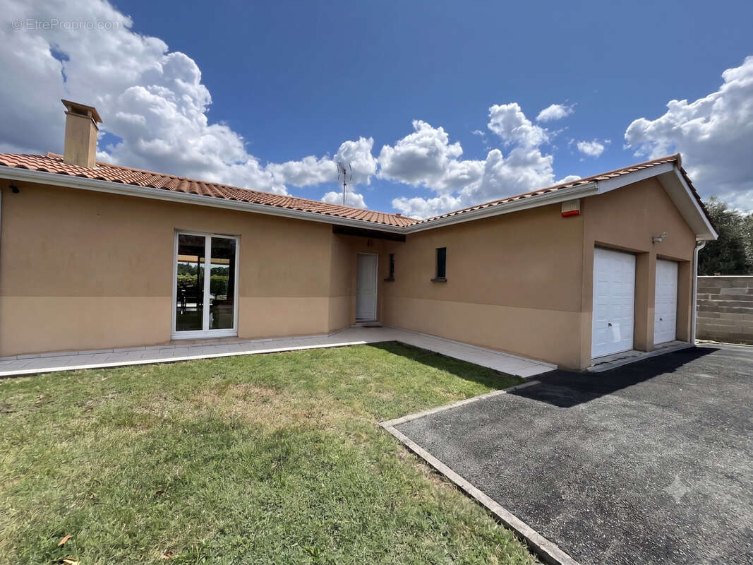 Maison de plain-pied 130m2 - Piscine - double garage - grand terrain à 30 min de Bordeaux. - photo 10