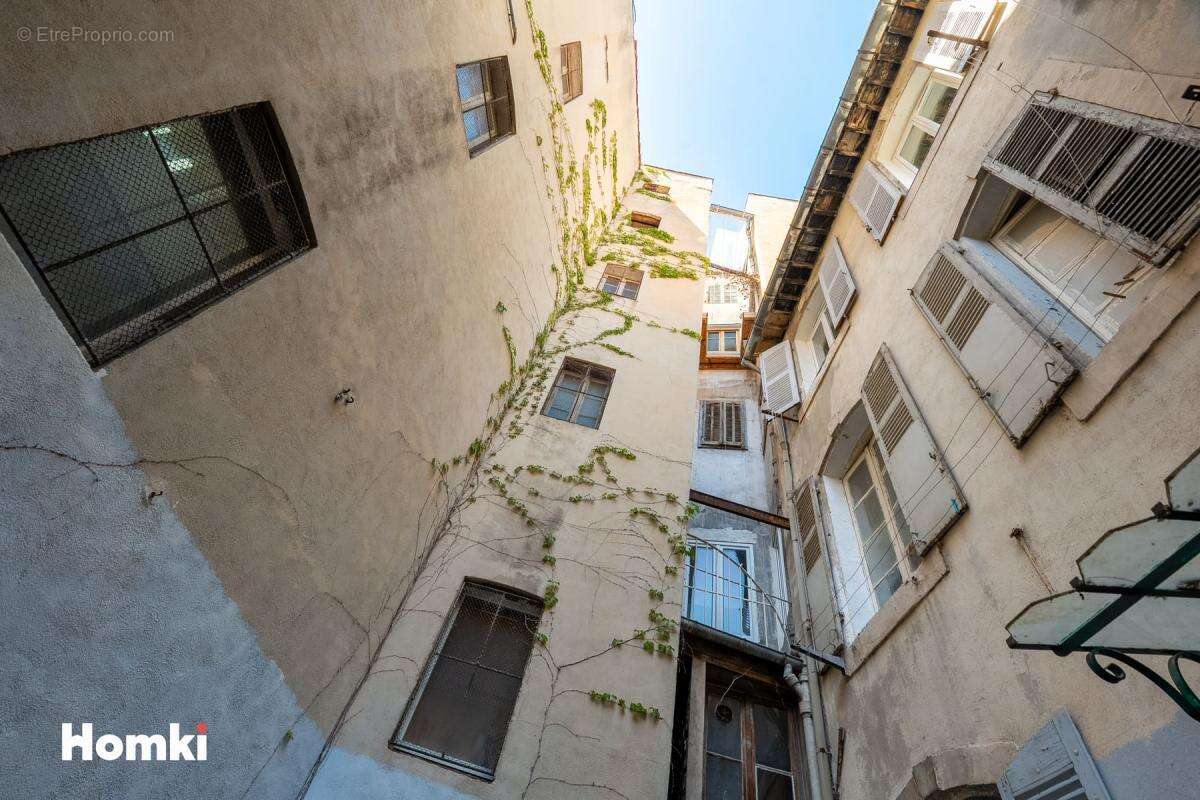 Appartement à MARSEILLE-1E
