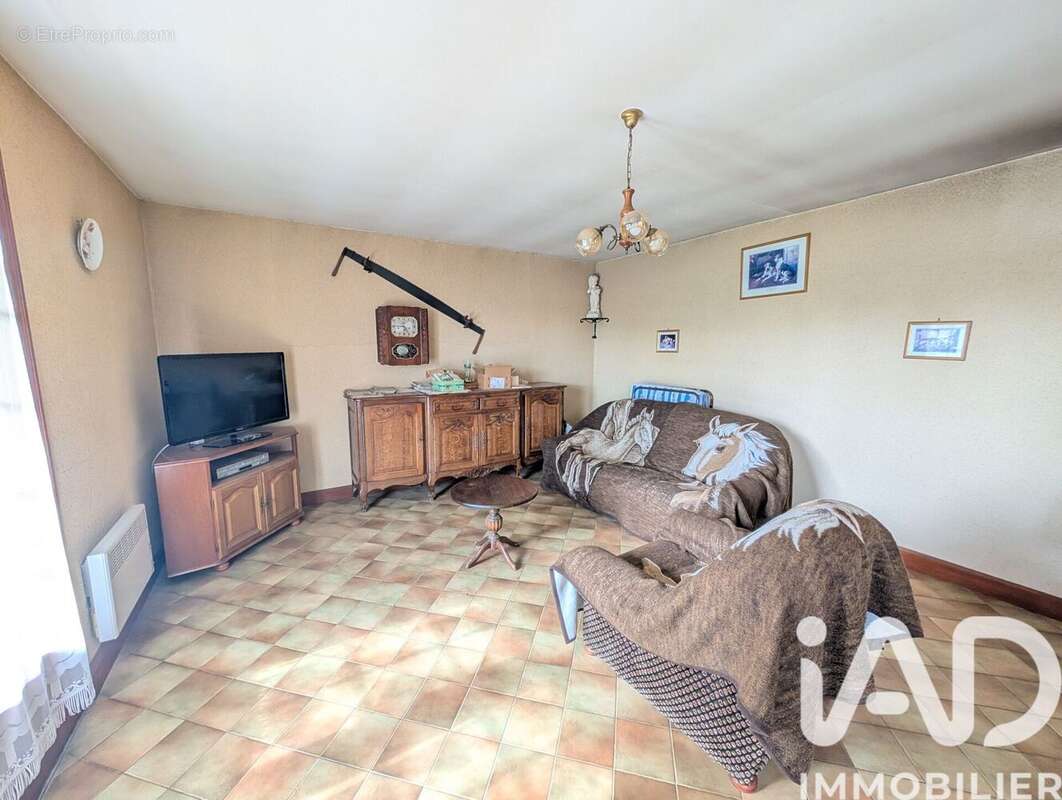 Maison 110 m² à Bouresse  - photo 7
