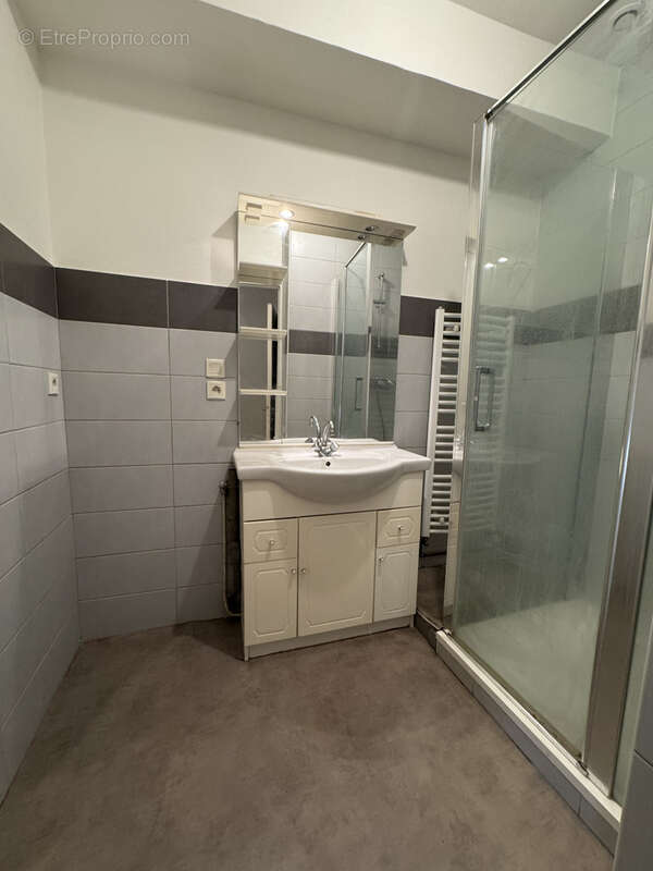 Appartement à SAINT-JUST-SAINT-RAMBERT