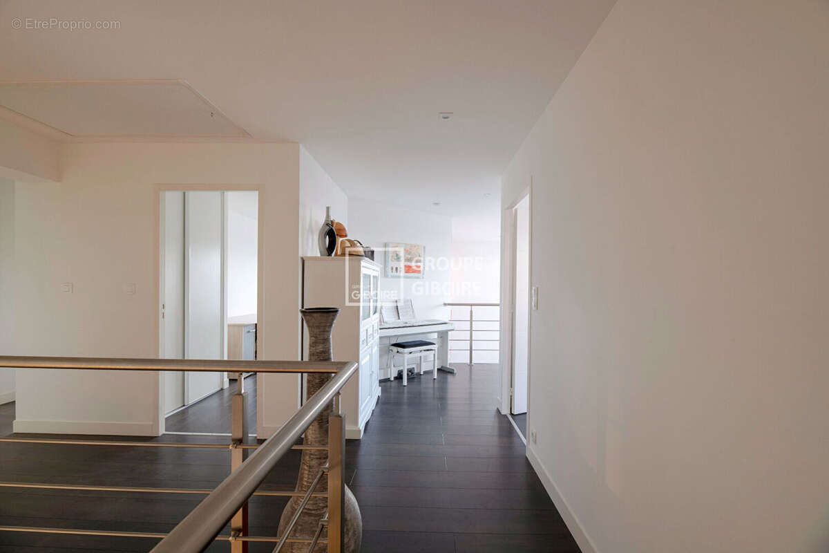 Maison à MONTGERMONT