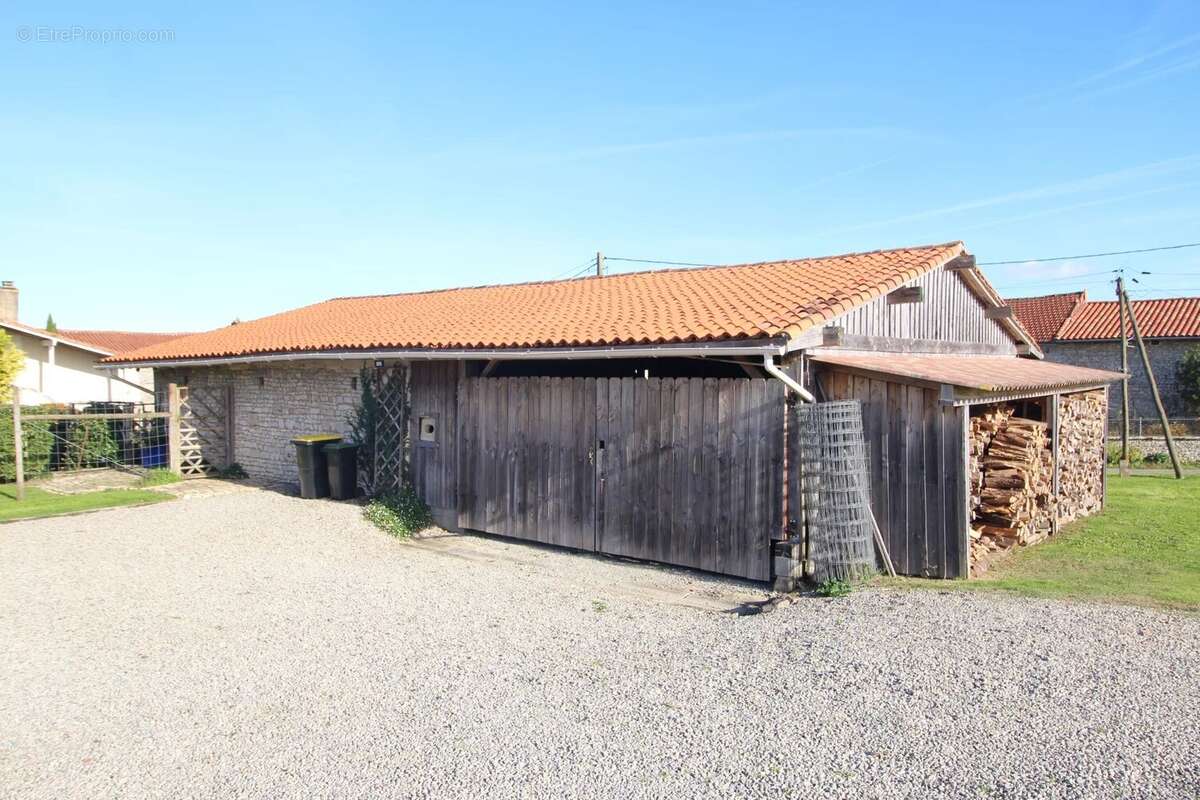 Maison à CELLEFROUIN