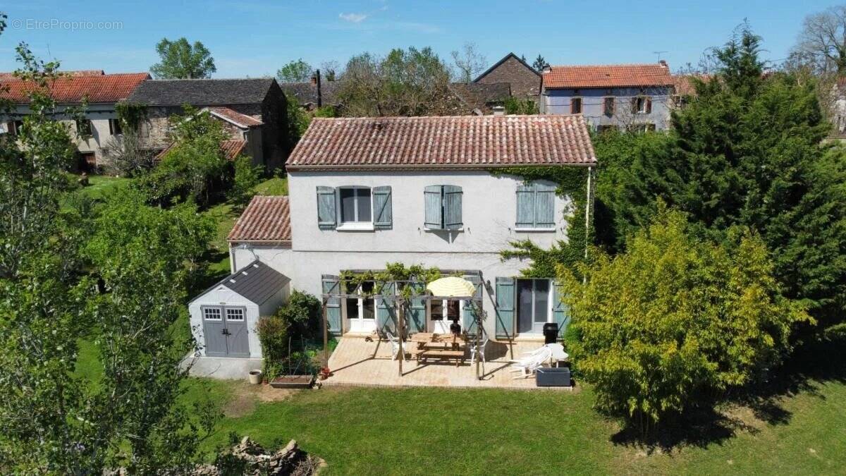 Maison à MIRANDOL-BOURGNOUNAC