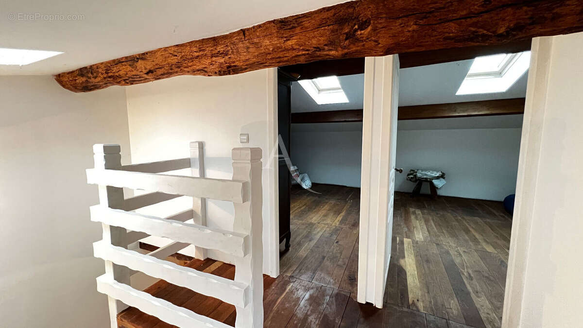 Maison Le Gua 9 pièces 6 chambres dépendance - photo 17