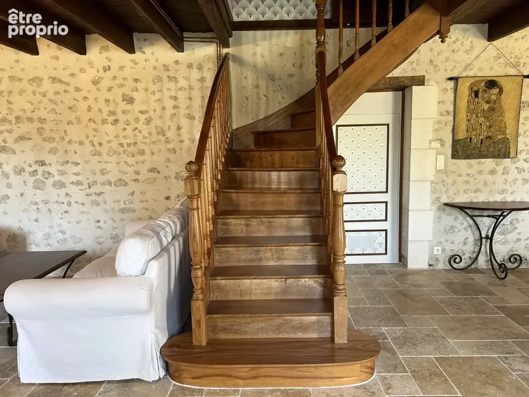 Maison rénové de 4 chambres avec garage pour 3 voitures, dépendances sur 1,3 ha - photo 7
