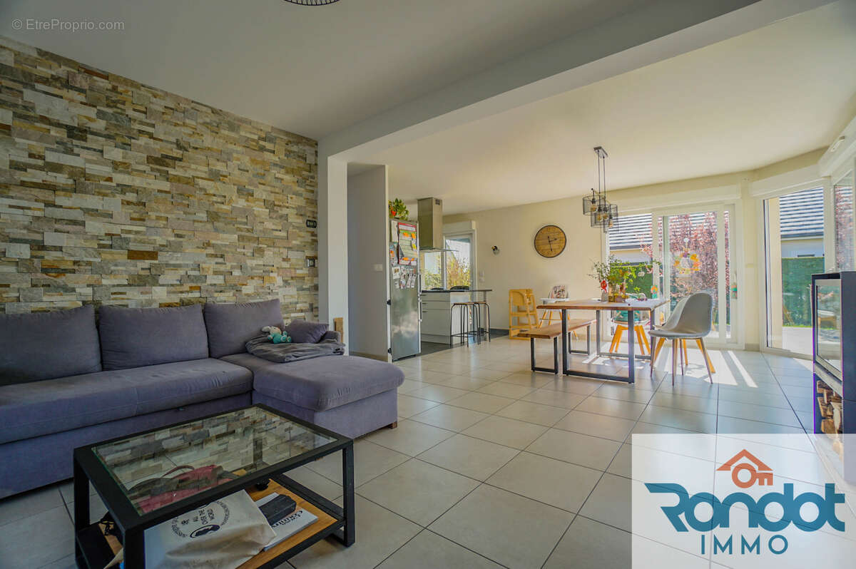 Maison à NORGES-LA-VILLE