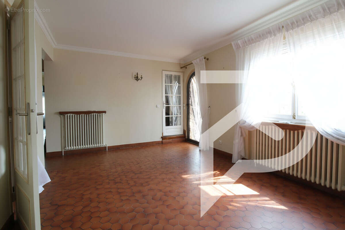 Maison à CHEVRIERES