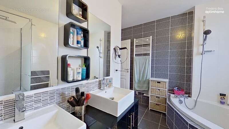 Maison à LA CHAPELLE-DE-GUINCHAY