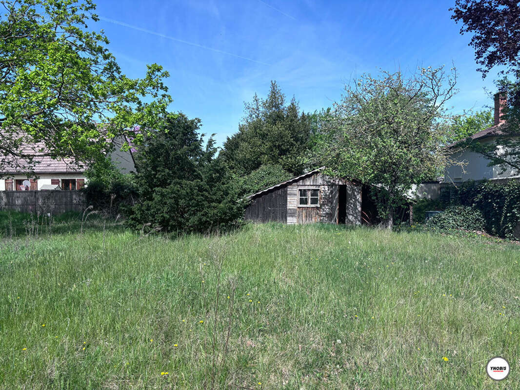 Terrain à LES MUREAUX