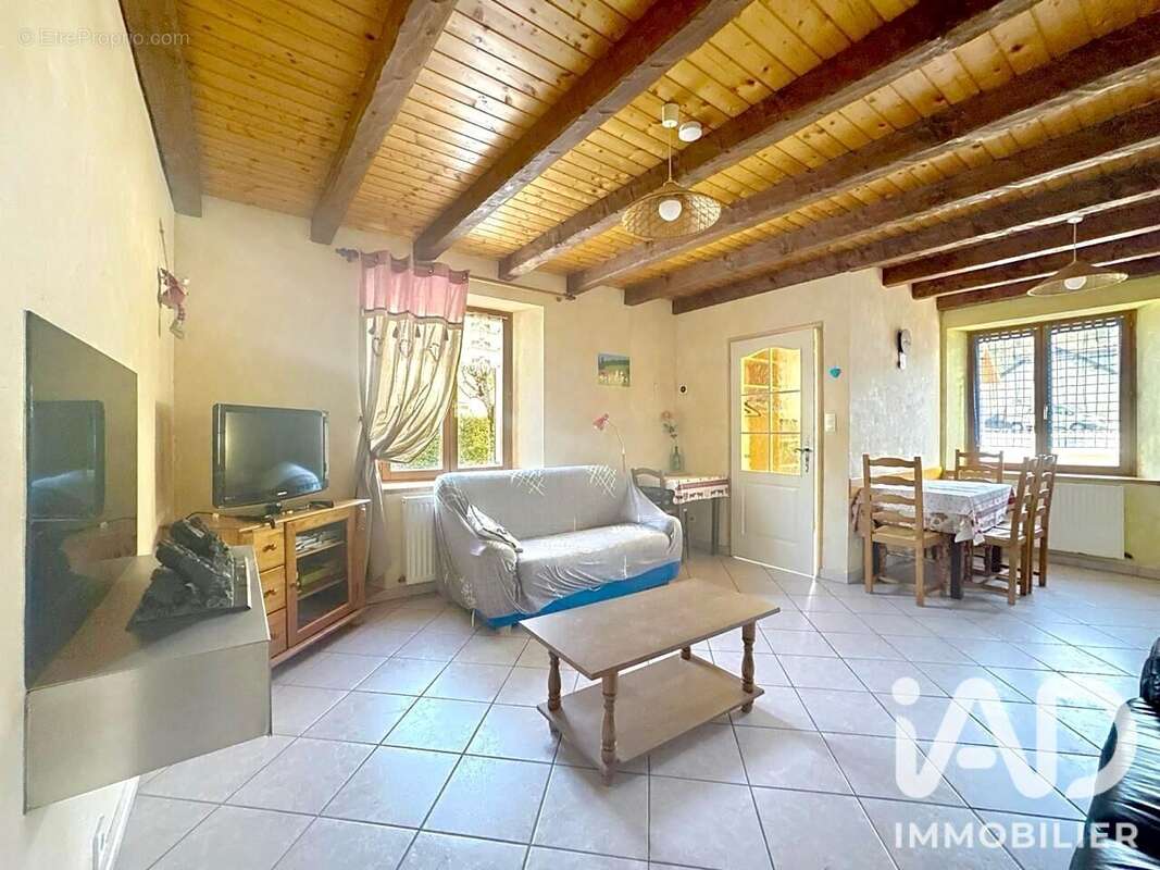 Appartement 445 m² à Bellefontaine  - photo 2