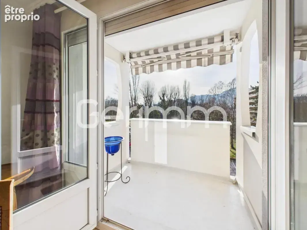 Vente - Appartement - 3 pièces + cuisine - 75 m² - 215 000 € - - photo 8