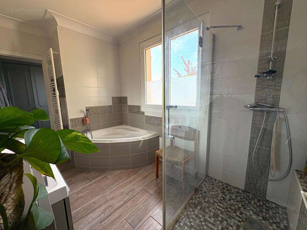 Maison à vendre 6 pièces 235m2 avec dépendance Proche MONT-DE-MARSAN (40) - photo 13