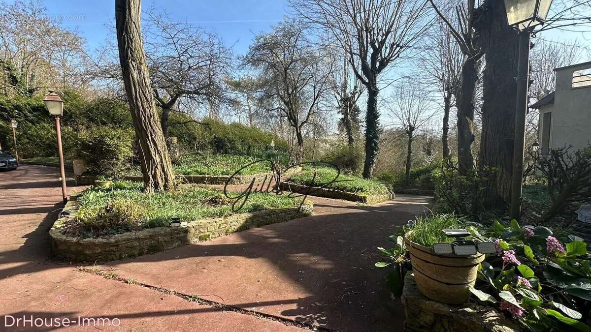 Maison à FOLLAINVILLE-DENNEMONT