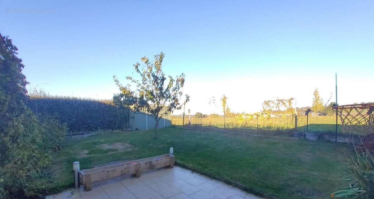 Maison à SAINT-GEORGES-DES-GARDES