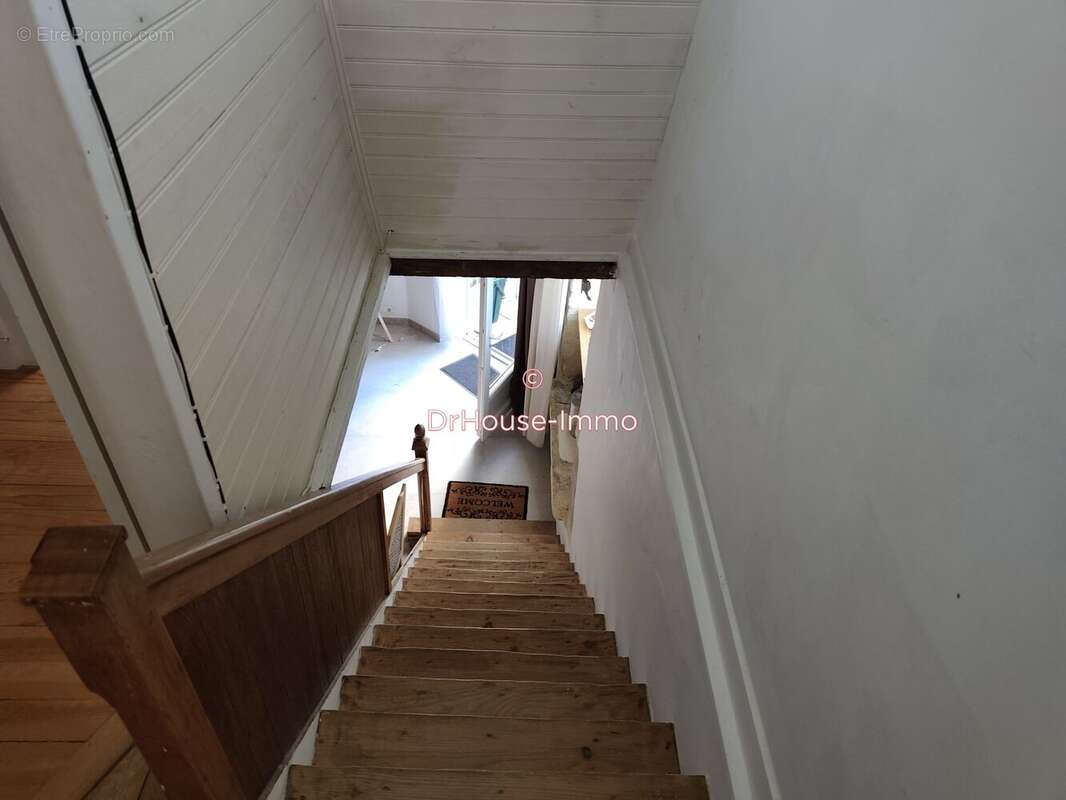 Maison 120 m² à Hure  - photo 18