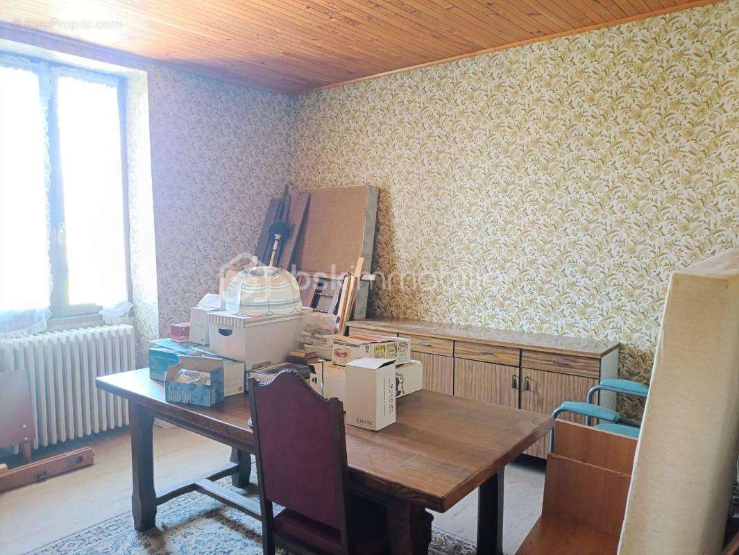 Maison à CHARNECLES