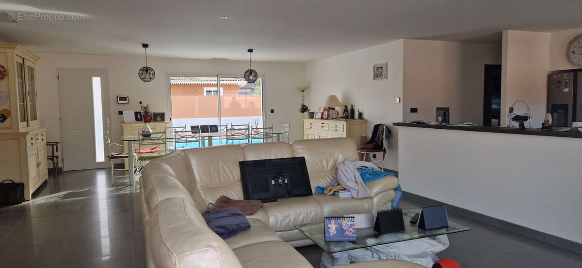 belle maison P.P avec garage double, Piscine, terrasses et jardin clos - photo 2