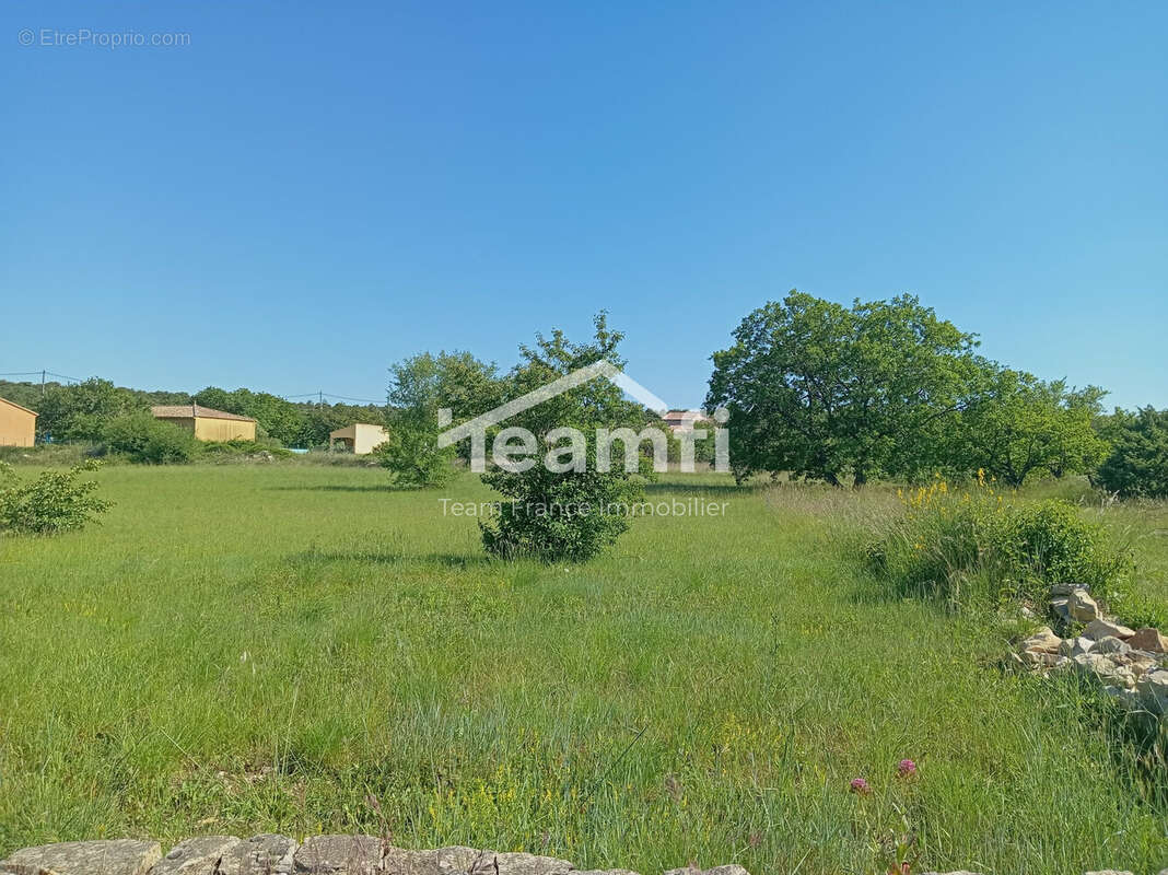 Terrain 1350 m² à Saint-Remeze  - photo 3