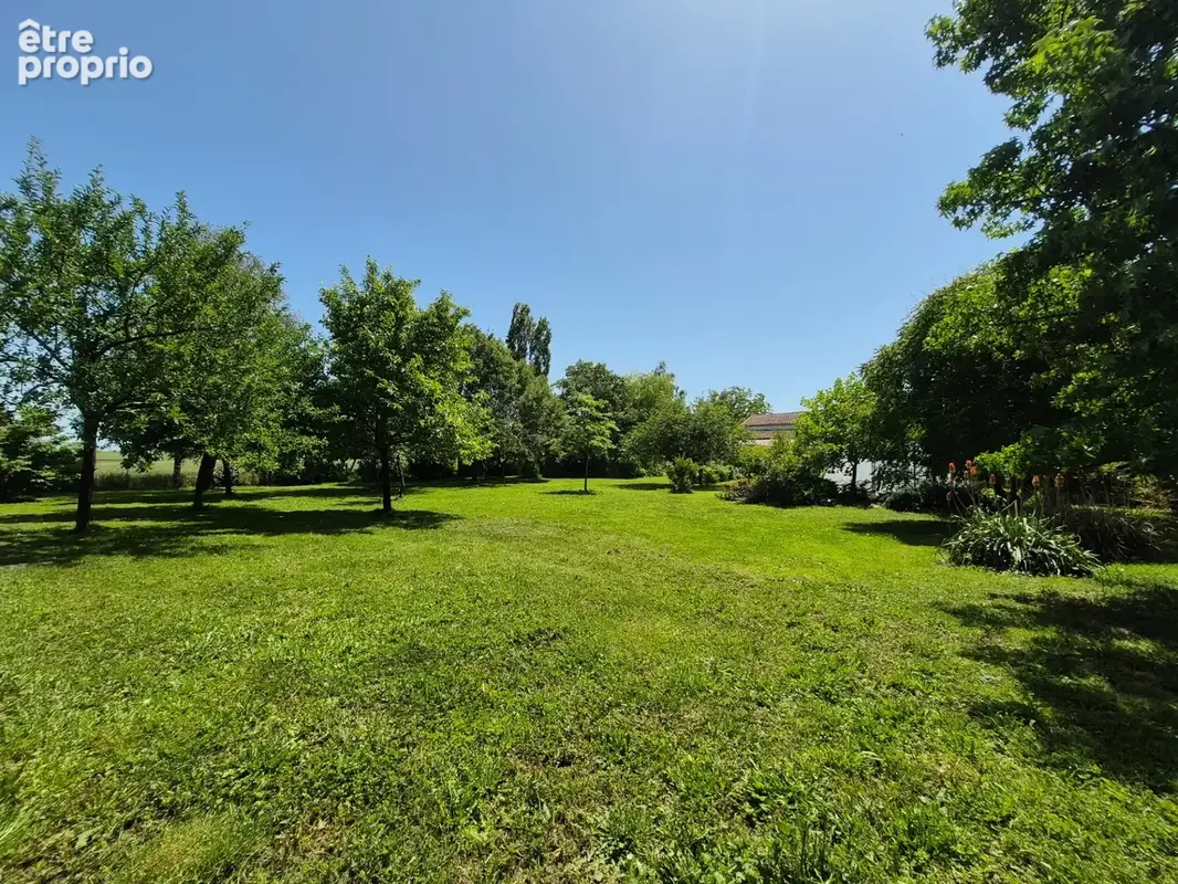 Maison avec nombreuses dépendances, studio et terrain constructible de plus de 3 000 m² - photo 16