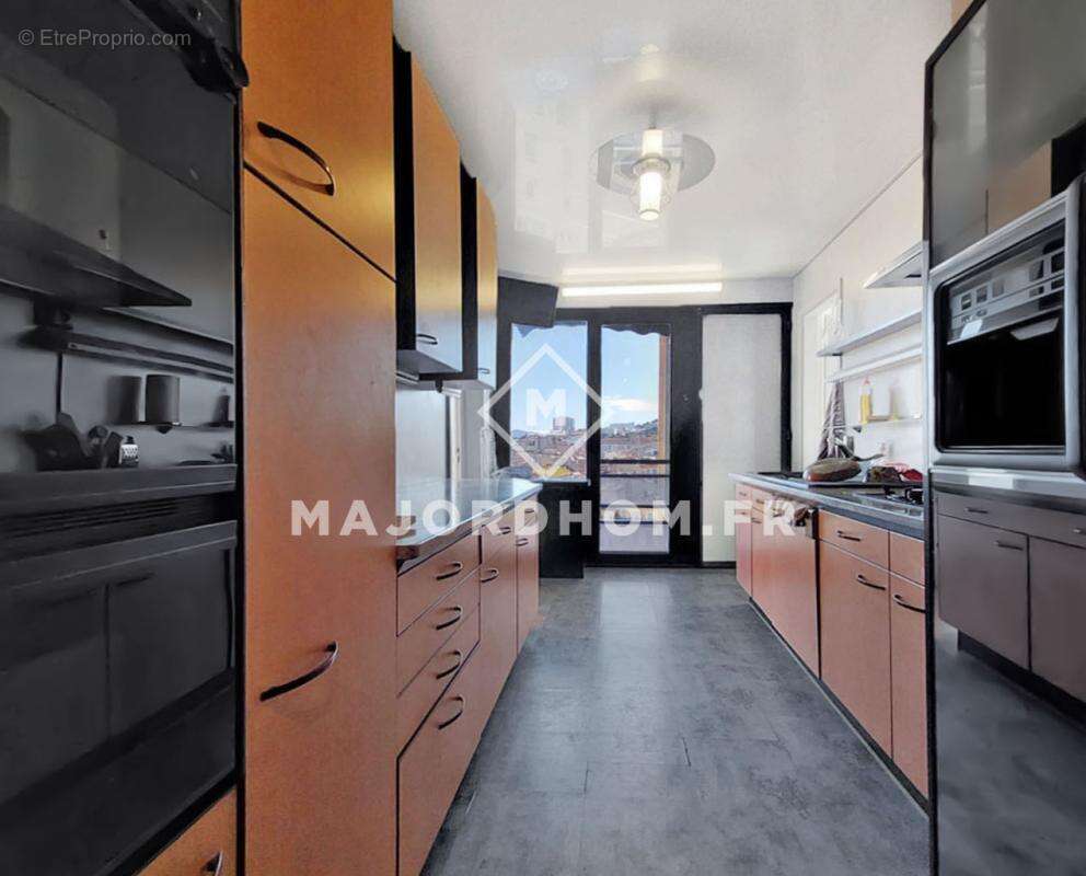 Appartement à MARSEILLE-6E