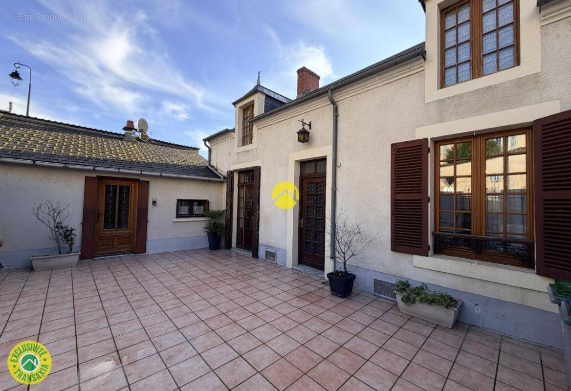 Maison à CHATEAUNEUF-SUR-CHER