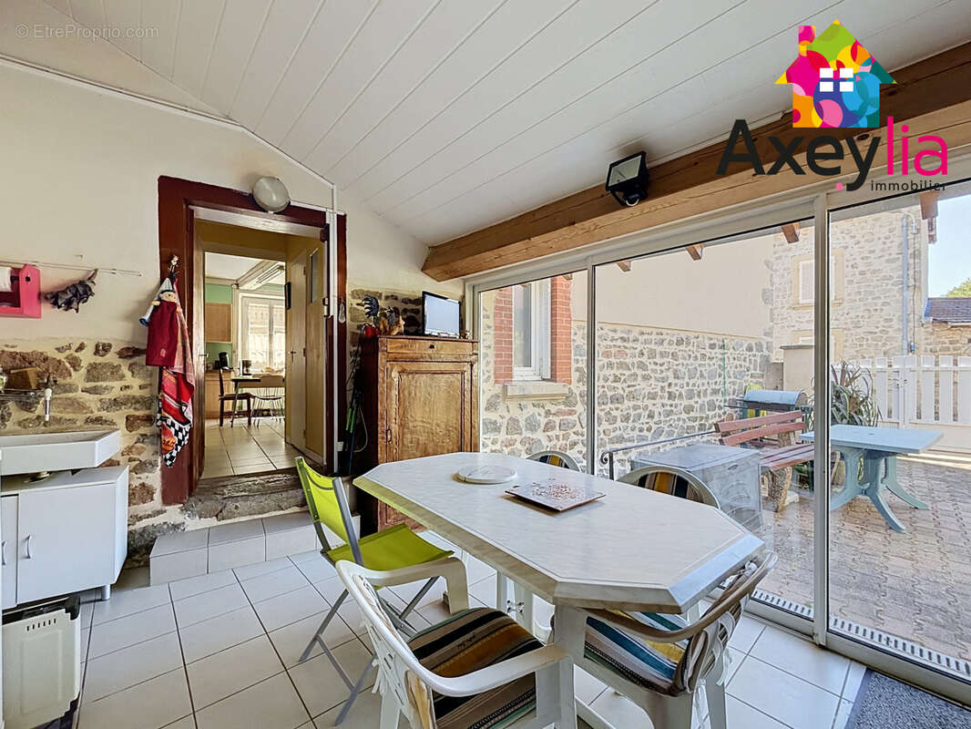 A vendre - secteur saint martin lestra - maison de village avec cour et terrain non attenant - photo 4