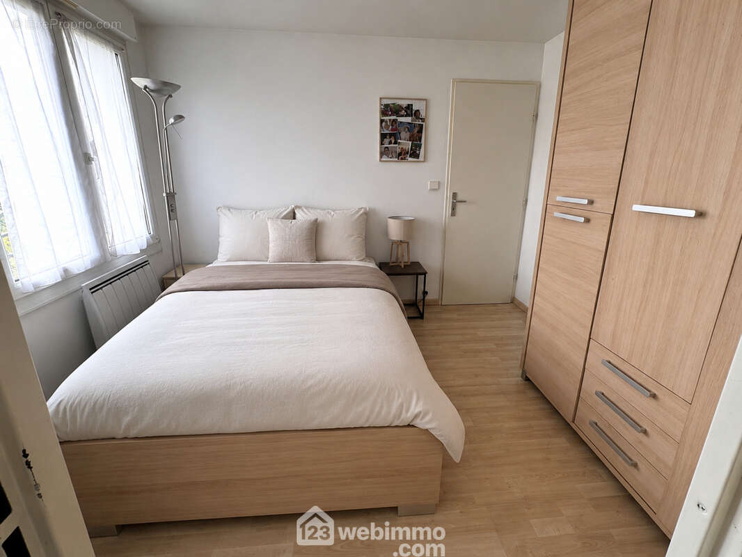 Découvrons la chambre.. - Appartement à LISSES