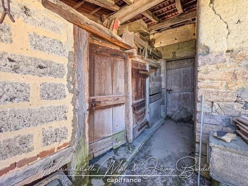 Longère avec double garage et dépendances - photo 23