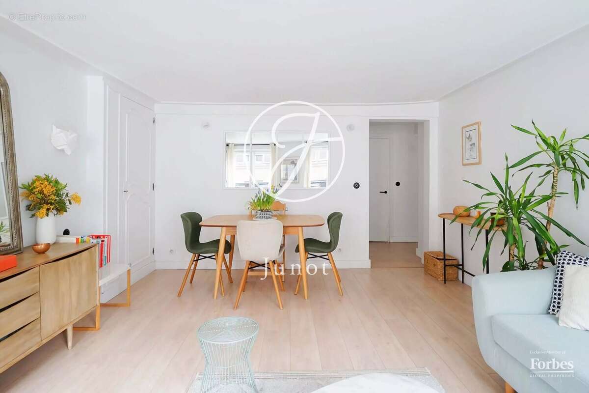 Appartement à PARIS-7E