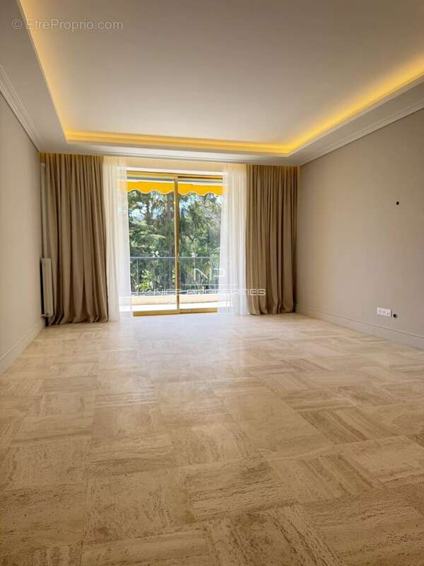 CAP D'AIL : Appartement 3 pièces avec terrasses, à rénover, dans résidence avec piscine et gardien - photo 5