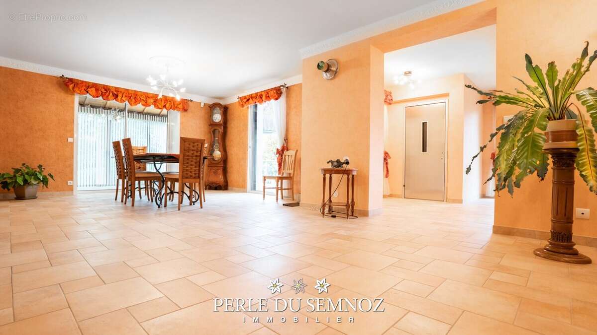 Maison à QUINTAL