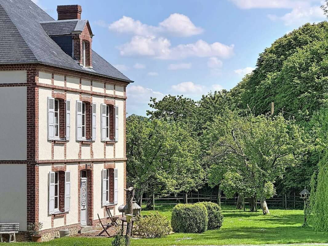 Propriété normande rénovée avec gîte, dépendances et herbage - photo 18