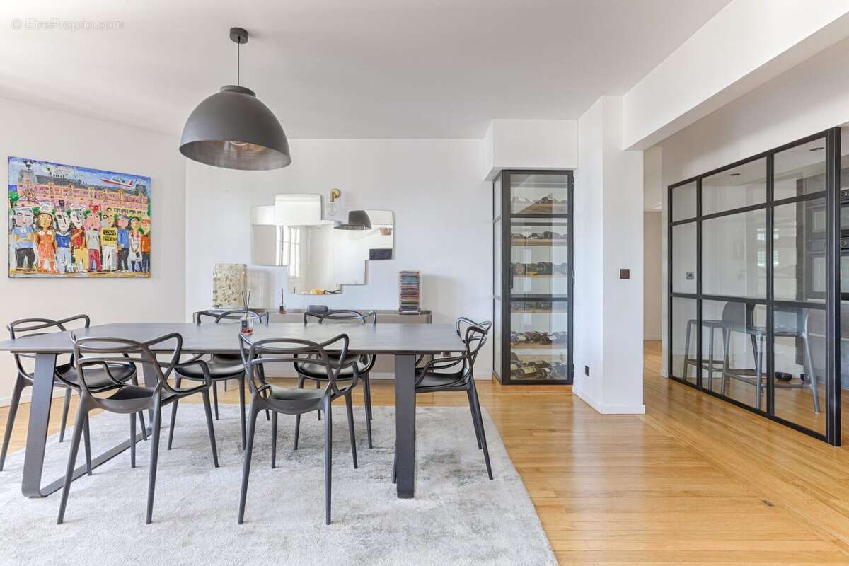 Appartement à LA GARENNE-COLOMBES