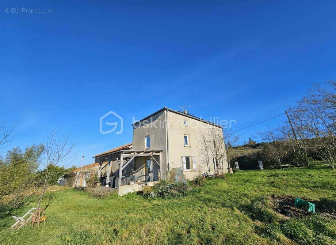 Maison à SAINT-JEAN-SAINT-MAURICE-SUR-LOIRE