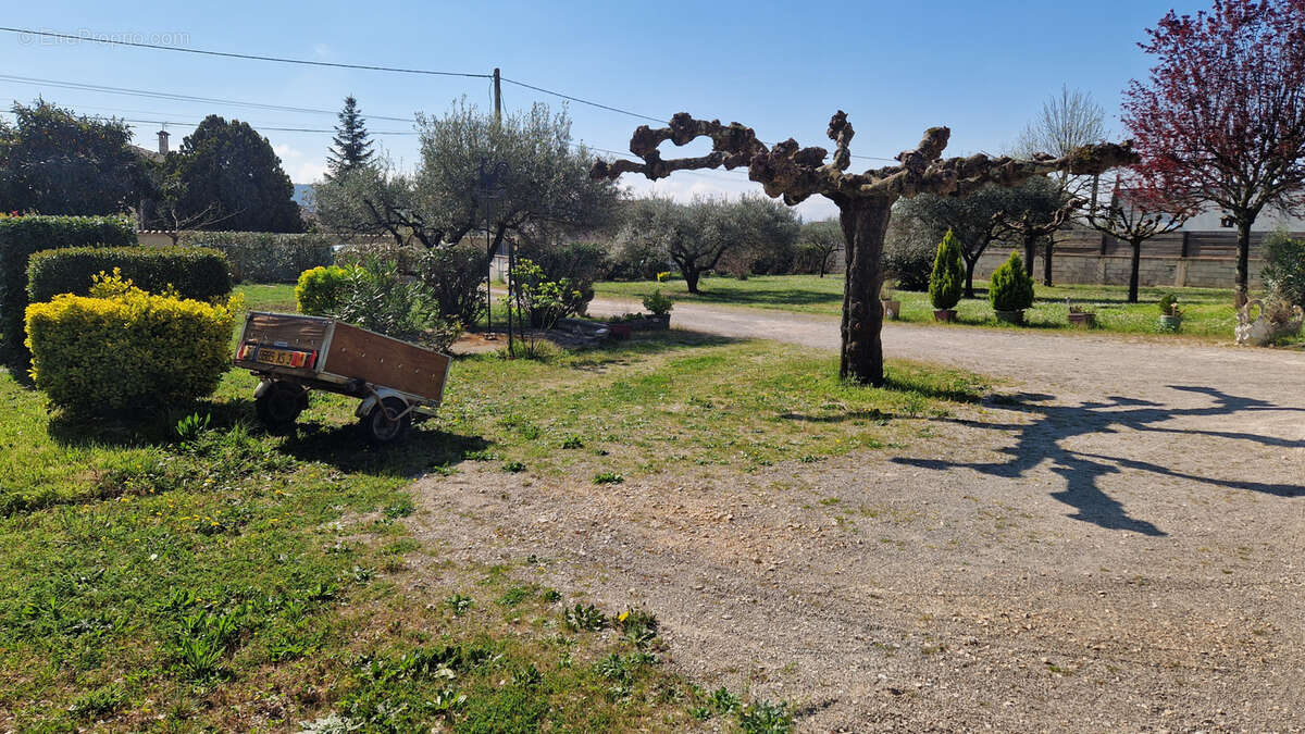 Maison à SAINT-JULIEN-LES-ROSIERS