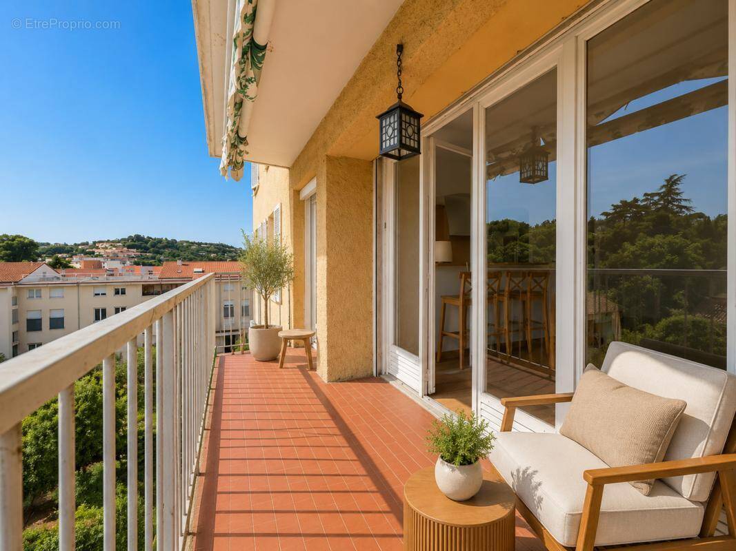Appartement à VALLAURIS