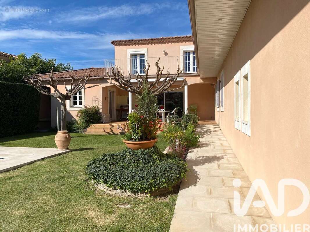 Maison 183 m² à L'isle-Sur-La-Sorgue  - photo 9