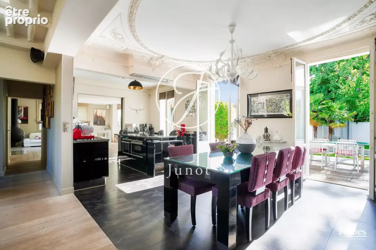 Le Vésinet - SUD - Maison - 6 chambres - 300m² - Terrain 1800m² avec piscine. - photo 8