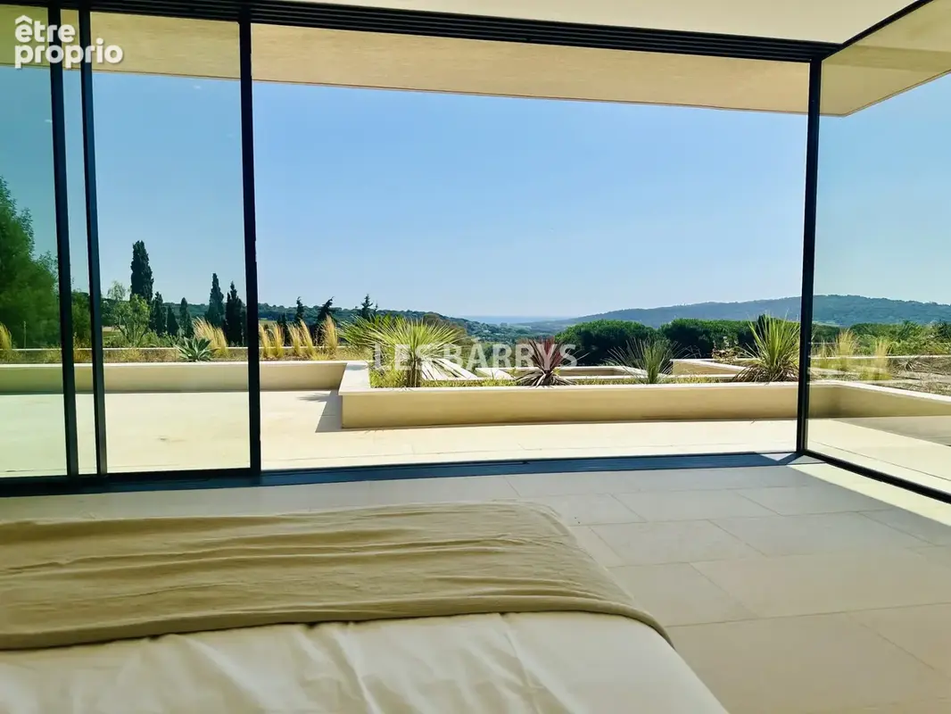 Propriété de standing à vendre à Ramatuelle, terrain 6600m2, piscine, pool house. - photo 10