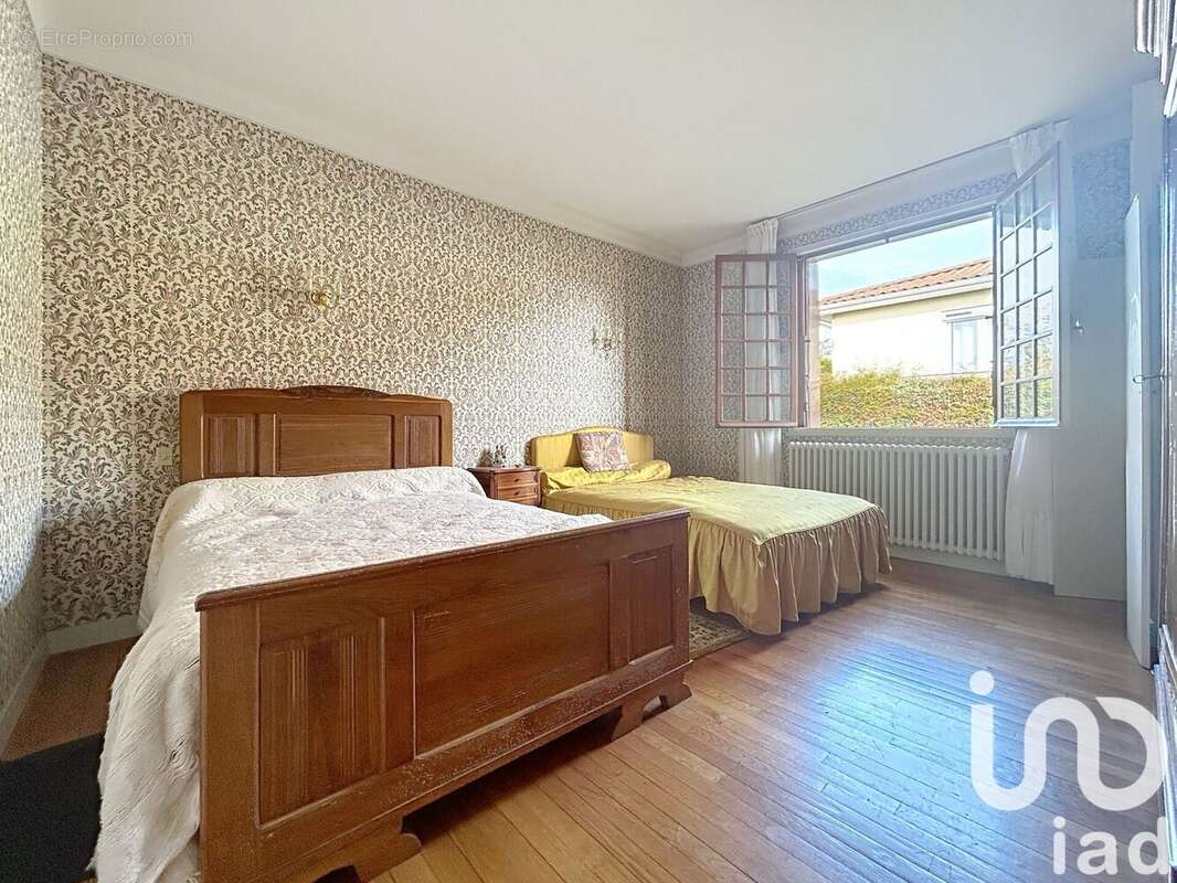 Maison 157 m² à Massignac  - photo 6