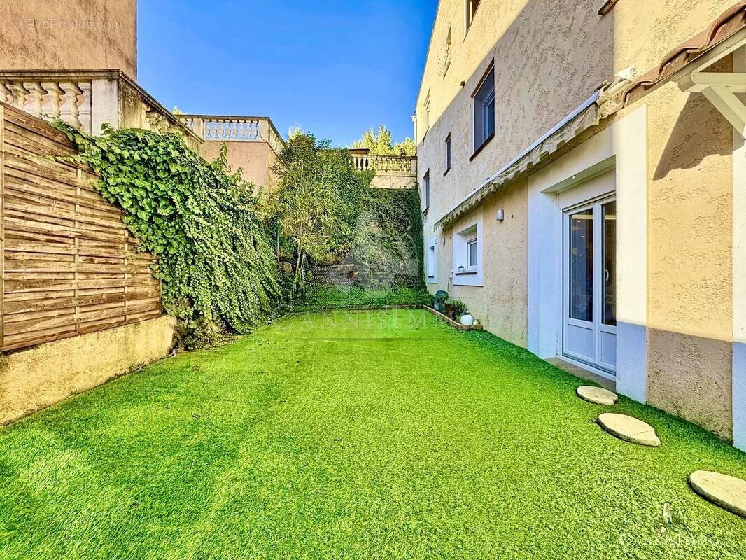 Appartement à AURIBEAU-SUR-SIAGNE