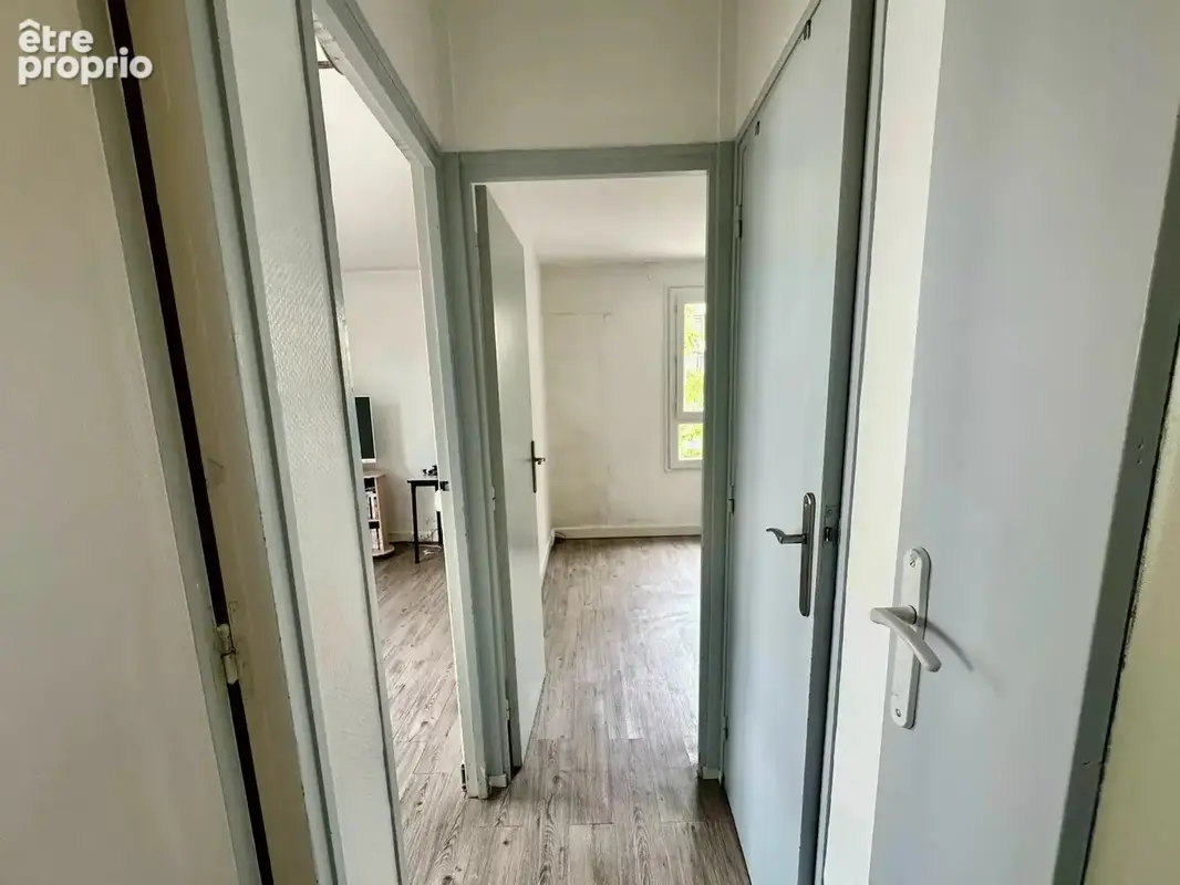 Appartement F5 lumineux avec balcon  Résidence sécurisée à Drancy - photo 2