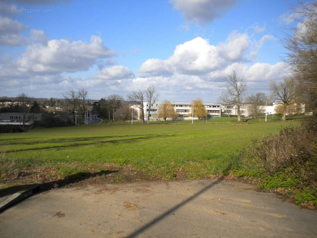 Terrain à CONFOLENS