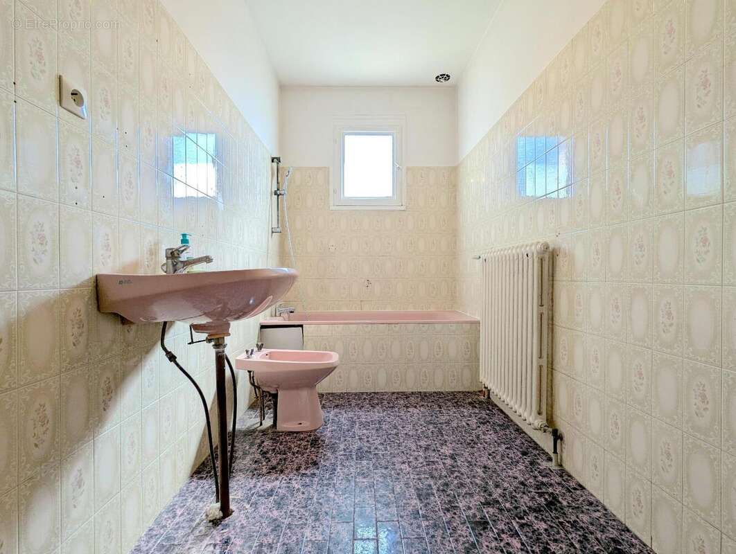   - Maison à CHARVIEU-CHAVAGNEUX