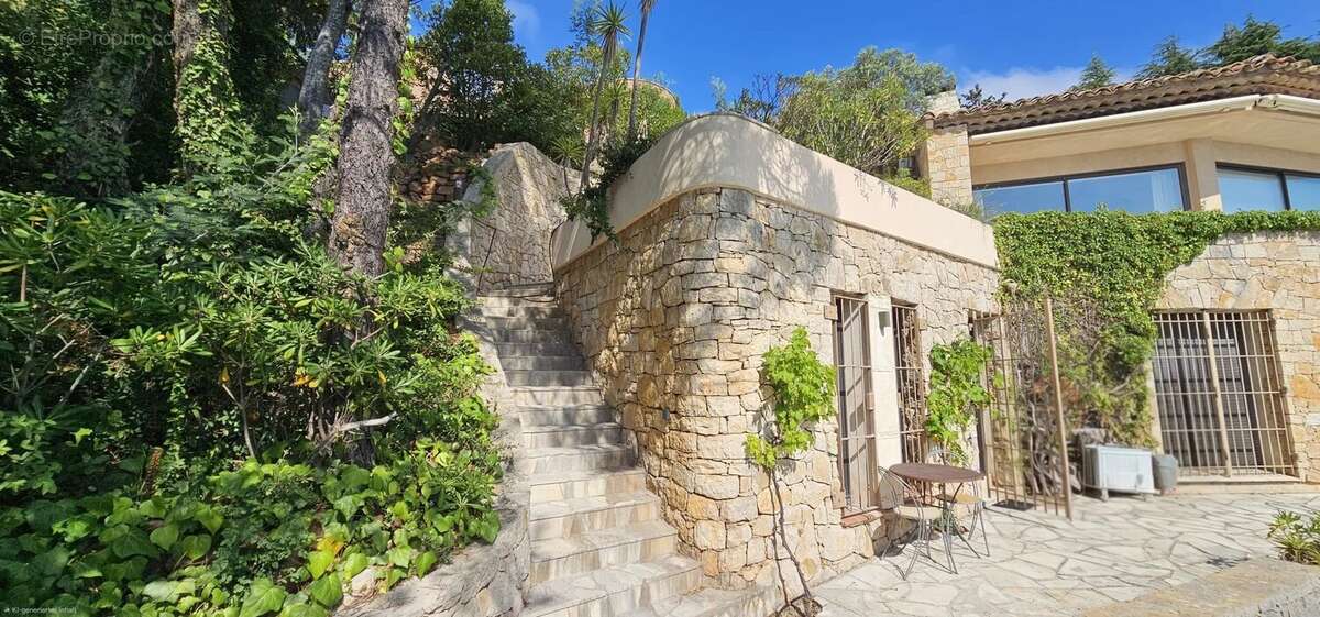 Maison à THEOULE-SUR-MER