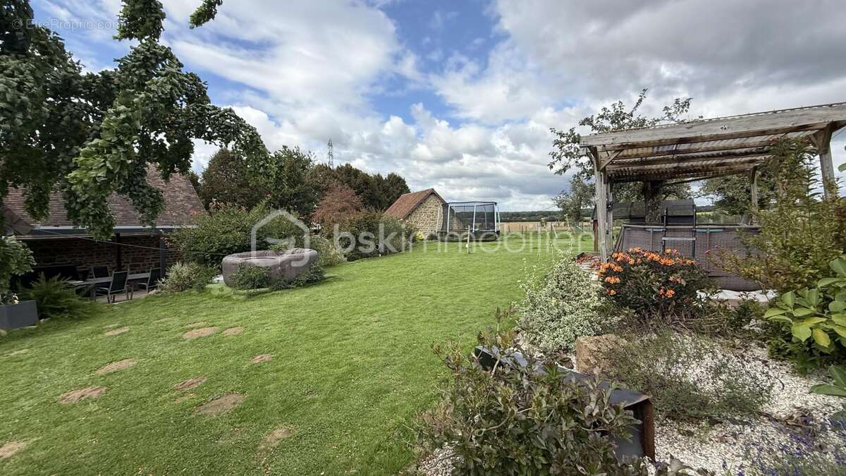 Maison à CHAMPSECRET