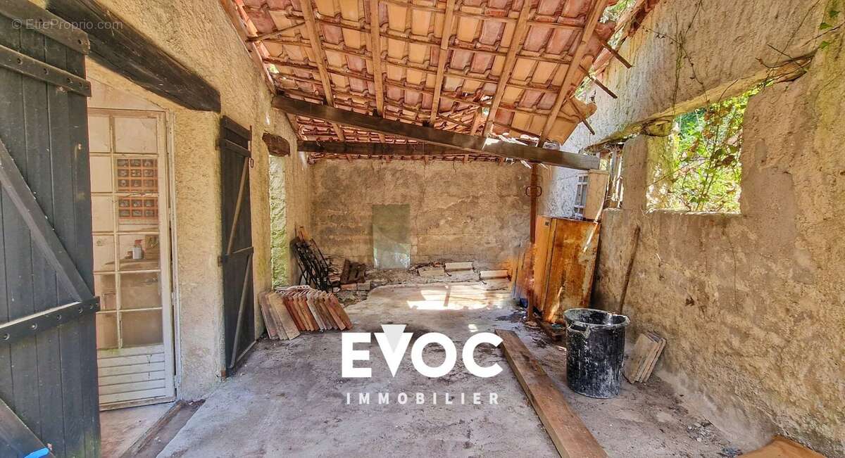 Maison à SAINT-CLEMENT-DE-RIVIERE